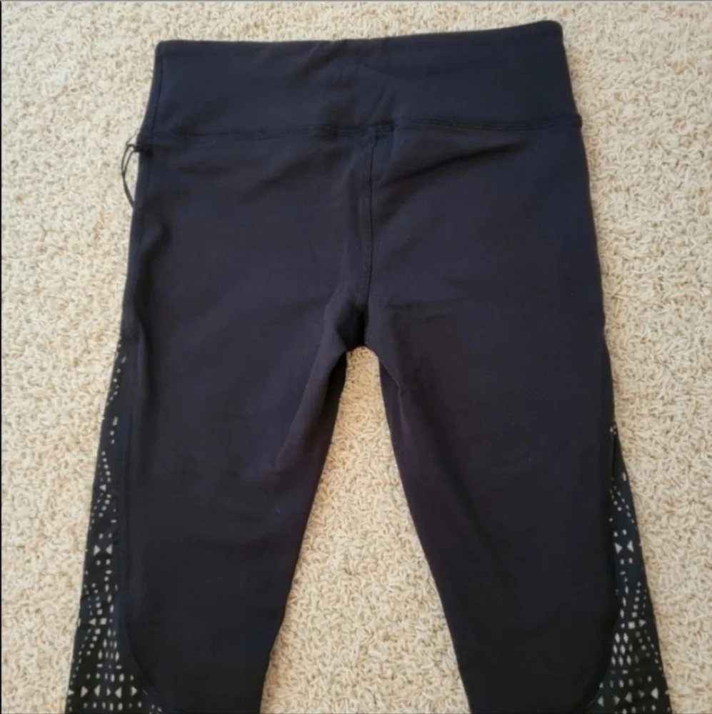 ALO Yoga West Coast Laser Cut Leggings Black & Buff Size XS NWT